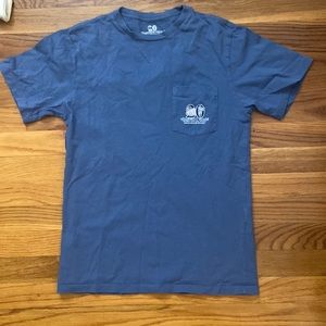 mens xs vineyard vines t-shirt